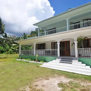 https://petit-baie-chalets.maheislandhotels.com